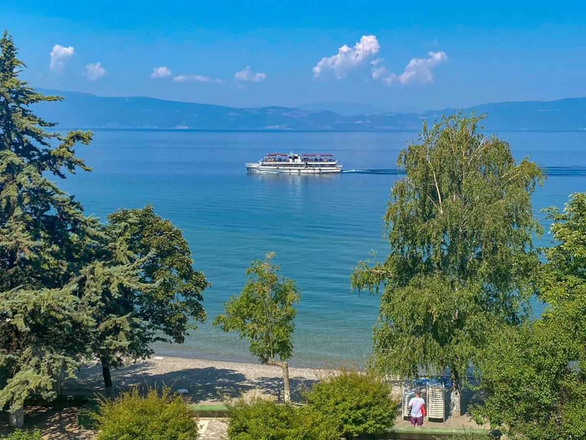 Lago Hotel Хотел Лагадин