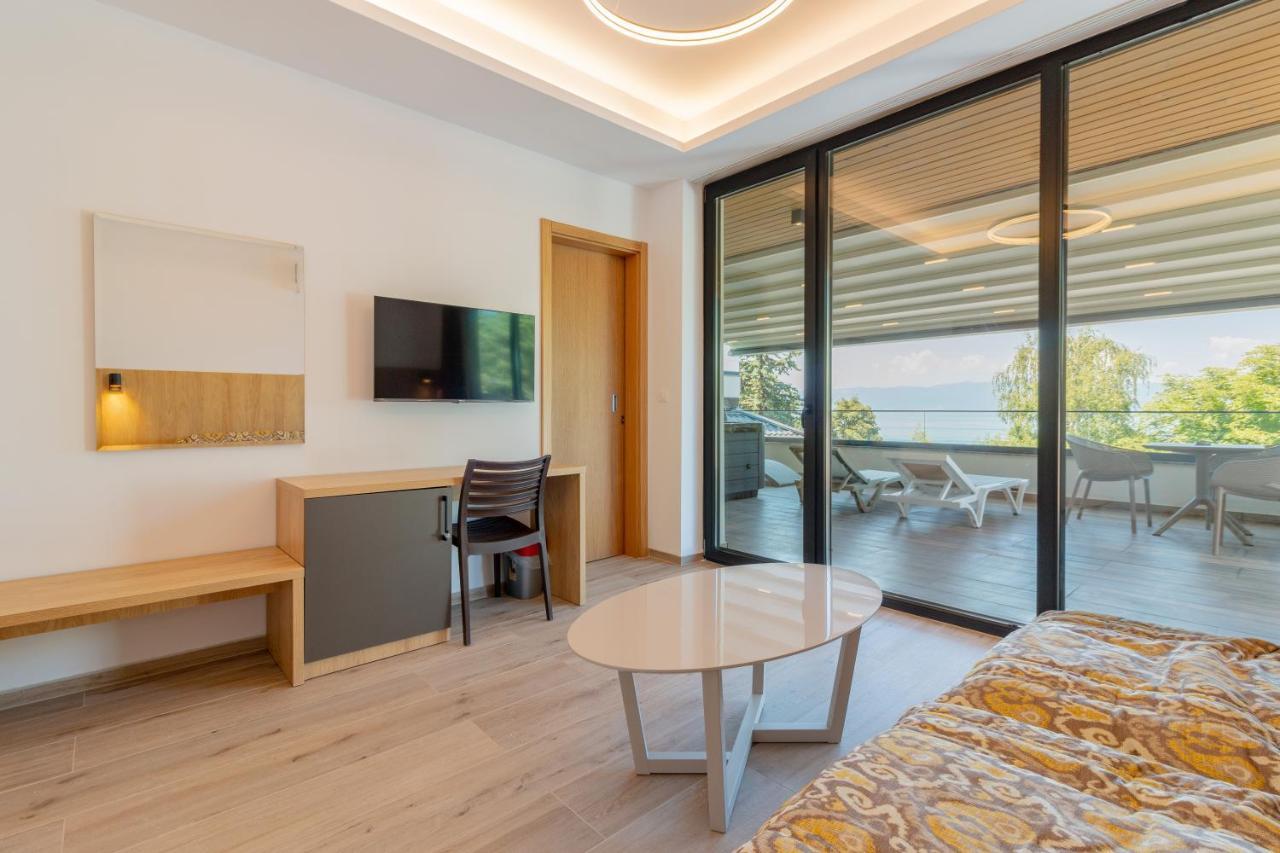 Lago Hotel Хотел 4*