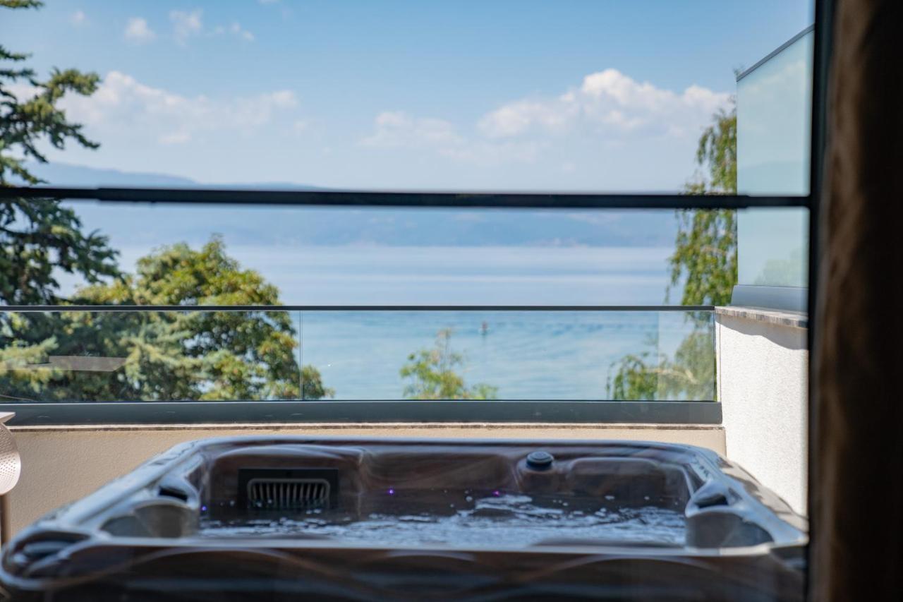 Lago Hotel Хотел