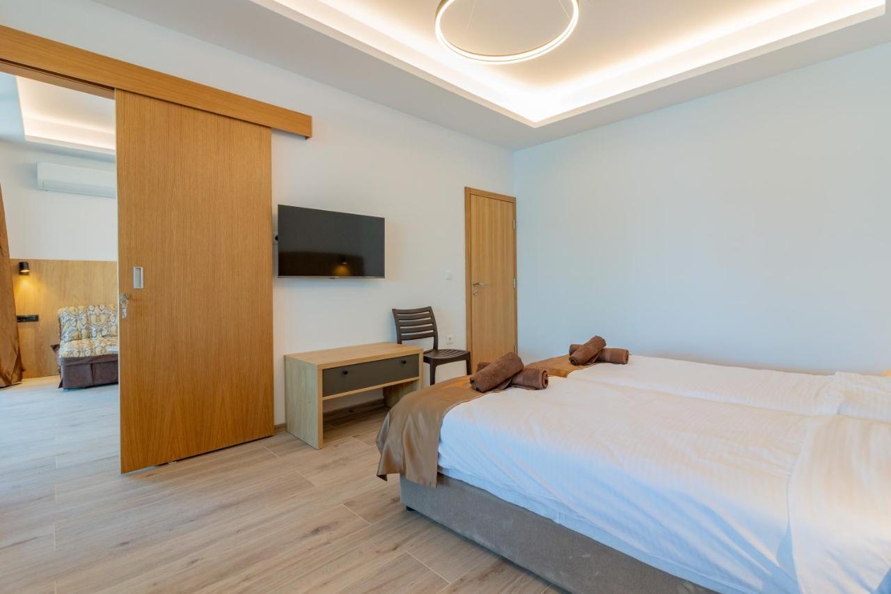 Хотел Lago Hotel 4*