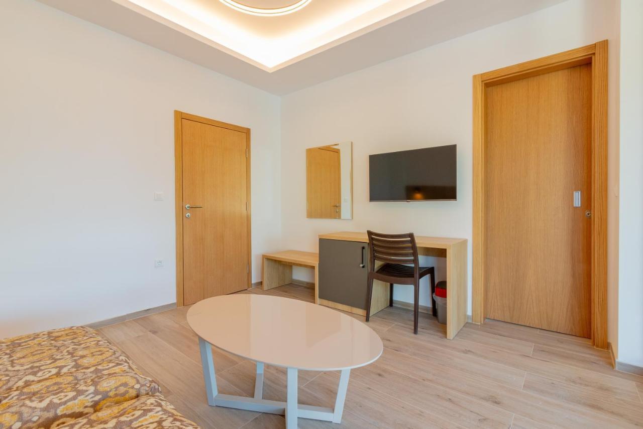 Хотел Lago Hotel Лагадин