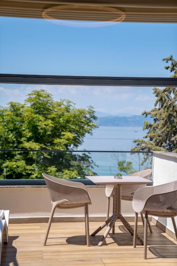 Lago Hotel Лагадин