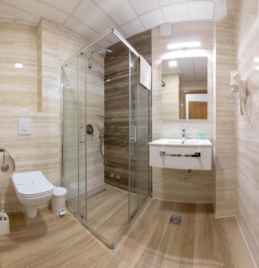 Lago Hotel Хотел 4*
