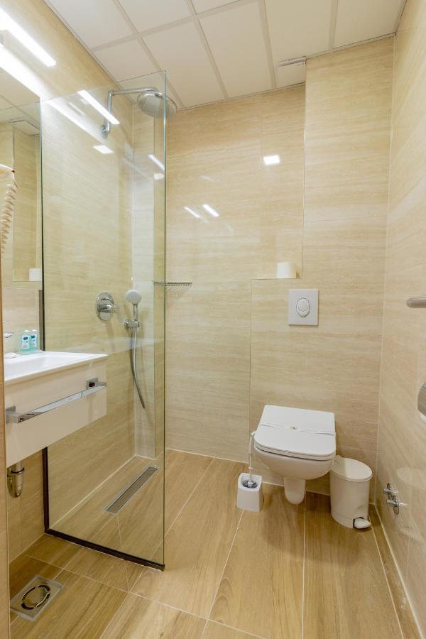 Хотел Lago Hotel 4*